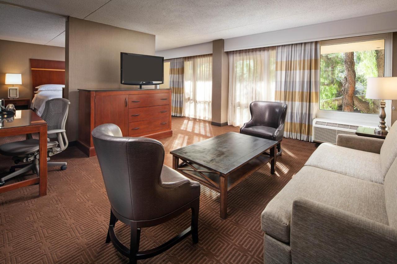 Sheraton Agoura Hills Hotel Bagian luar foto